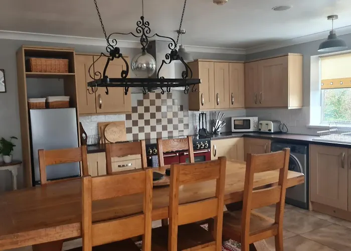 Romantic Rural Cottage, Log Burner, Sky Tv Early Check In ,Large Gardens